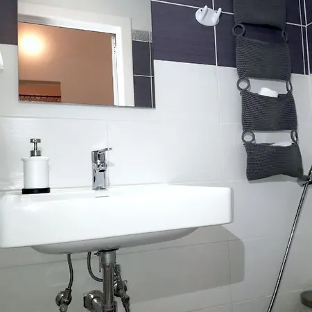 With One Bedroom In With Wifi 500 M From The Beach Lejlighed Cospicua